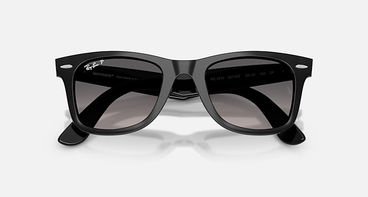 Ray-Ban WAYFARER EASE Black with Gradient Grey Polarized Gradient lenses - Closed Front