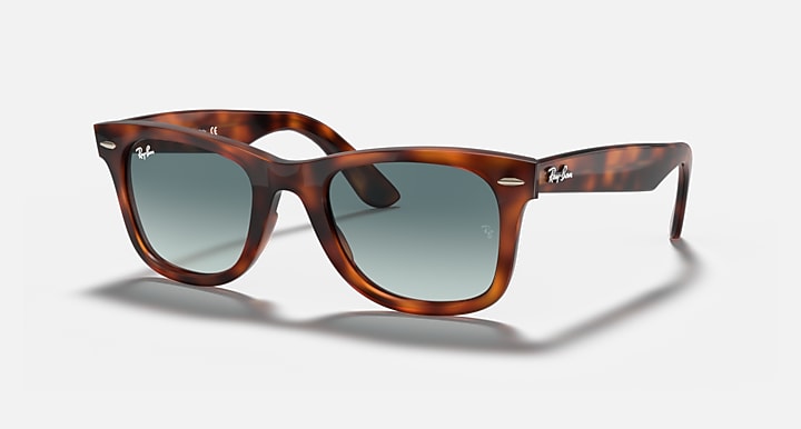 Ray-Ban WAYFARER EASE Red Havana with Blue Gradient Gradient lenses - Quarter