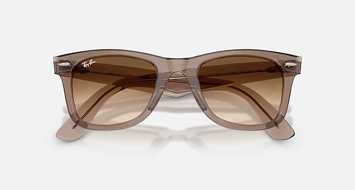 Ray-Ban WAYFARER EASE Transparent Light Brown with Clear Gradient Brown Gradient lenses - Closed Front