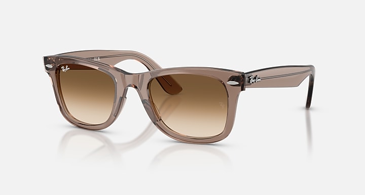 Ray-Ban WAYFARER EASE Transparent Light Brown with Clear Gradient Brown Gradient lenses - Quarter