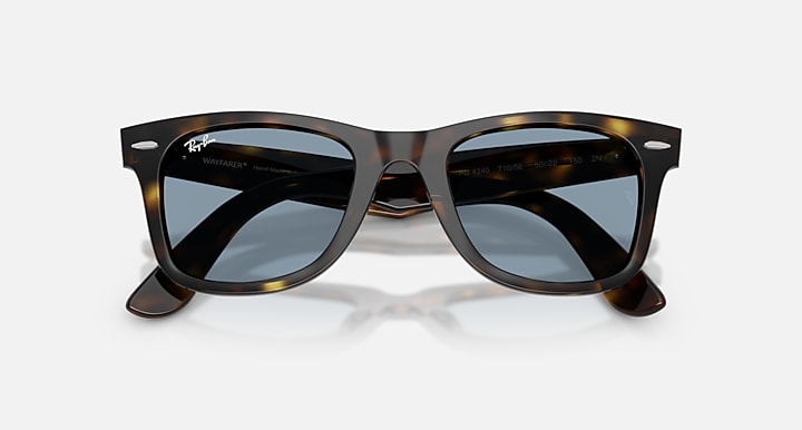 Ray-Ban WAYFARER EASE Havana with Blue Solid Color lenses - Closed Front