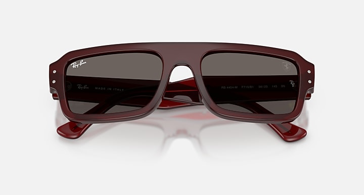 Ray-Ban LEWIS HAMILTON DRIVER SPECIAL EDITION 2026 - SCUDERIA FERRARI COLLECTION Red Trasparent; Red Transparent with Dark Grey Solid Color lenses - Closed Front