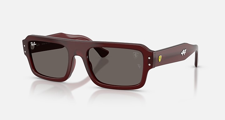 Ray-Ban LEWIS HAMILTON DRIVER SPECIAL EDITION 2026 - SCUDERIA FERRARI COLLECTION Red Trasparent; Red Transparent with Dark Grey Solid Color lenses - Quarter