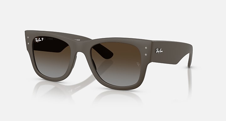 Ray-Ban MEGA WAYFARER LITEFORCE Sand Brown with Polarized Brown Gradient Gradient lenses - Quarter