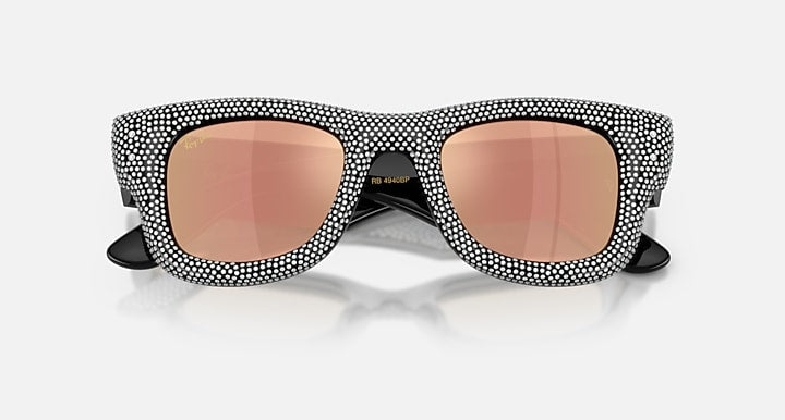 Ray-Ban WAYFARER PUFFER CRYSTAL PAVÈ EDITION Black with Dark Brown Mirror Rose Gold Mirror lenses - Closed Front