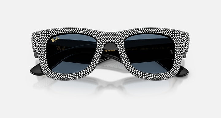 Ray-Ban WAYFARER PUFFER CRYSTAL PAVÈ EDITION Black with Dark Blue Solid Color lenses - Closed Front