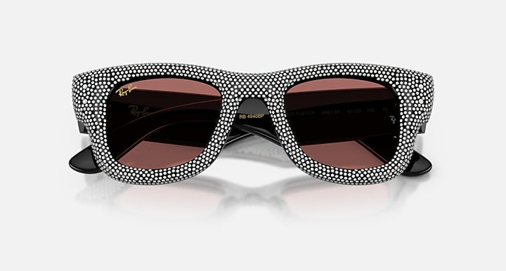 Ray-Ban WAYFARER PUFFER CRYSTAL PAVÈ EDITION Black with Dark Violet Solid Color lenses - Closed Front
