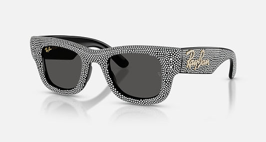 Ray-Ban WAYFARER PUFFER CRYSTAL PAVÈ EDITION Black & Strass Pave with Ultra Black Solid Color lenses - Quarter
