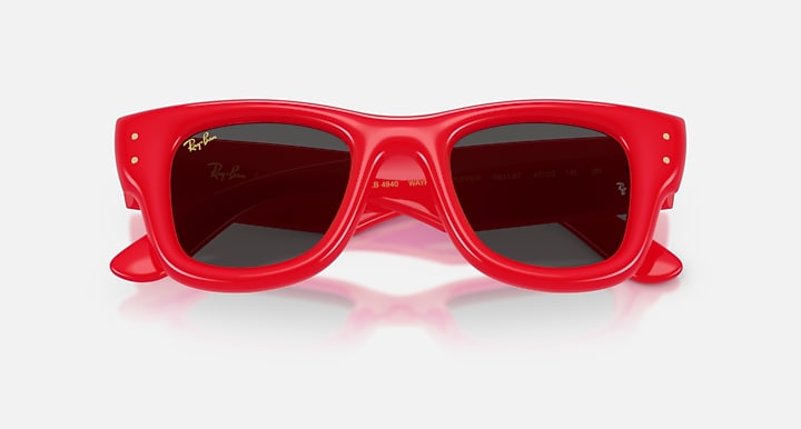 Ray-Ban WAYFARER PUFFER Red with Ultra Black Solid Color lenses - Closed Front