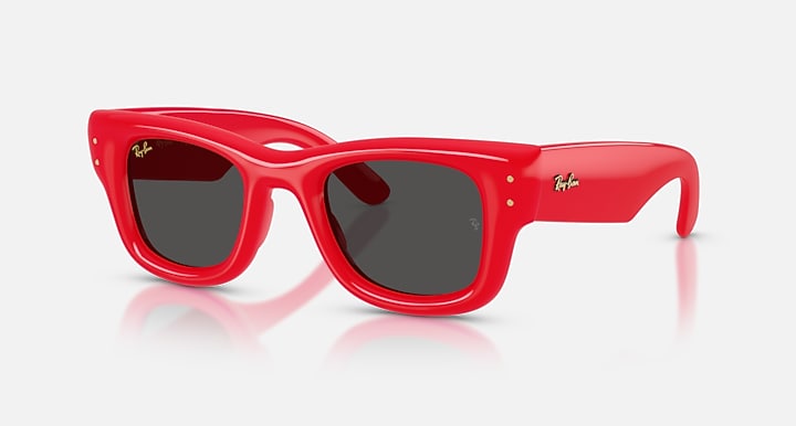 Ray-Ban WAYFARER PUFFER Red with Ultra Black Solid Color lenses - Quarter