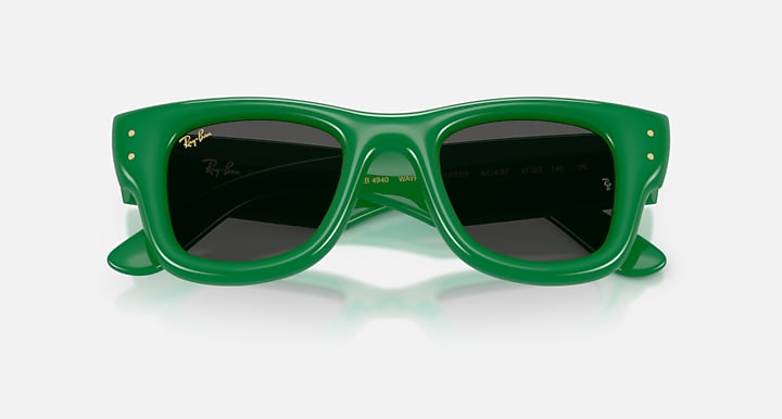 Ray-Ban WAYFARER PUFFER Green with Ultra Black Solid Color lenses - Closed Front