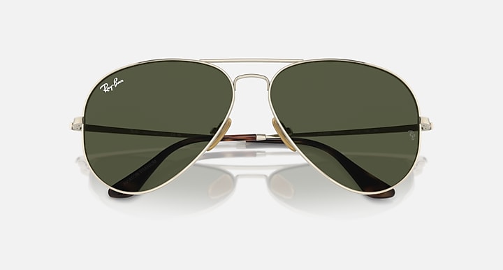 Ray-Ban AVIATOR TITANIUM Arista Gold with Green Solid Color lenses - Closed Front