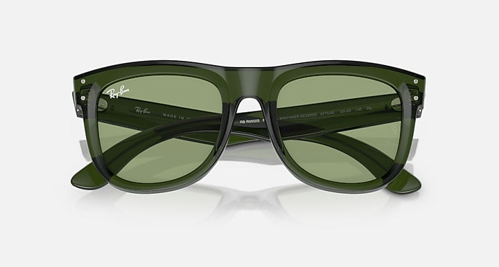 Ray-Ban WAYFARER REVERSE LIMITED Transparent Green with Green Solid Color lenses - Closed Front
