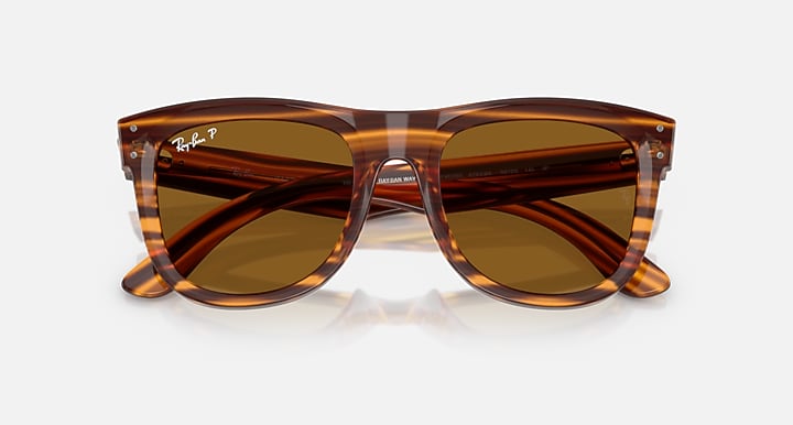 Ray-Ban WAYFARER REVERSE Striped Havana with Polarized Dark Brown Solid Color lenses - Closed Front