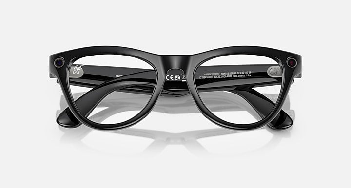 Ray-Ban RAY-BAN META SKYLER - GEN 1 Black with Clear/Cerulean Blue Transitions® lenses - Closed Front