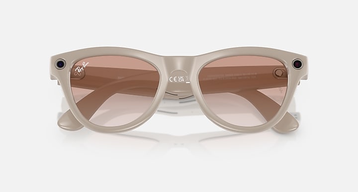 Ray-Ban RAY-BAN META SKYLER - GEN 1 Chalky Gray with Cinnamon Pink Gradient lenses - Closed Front