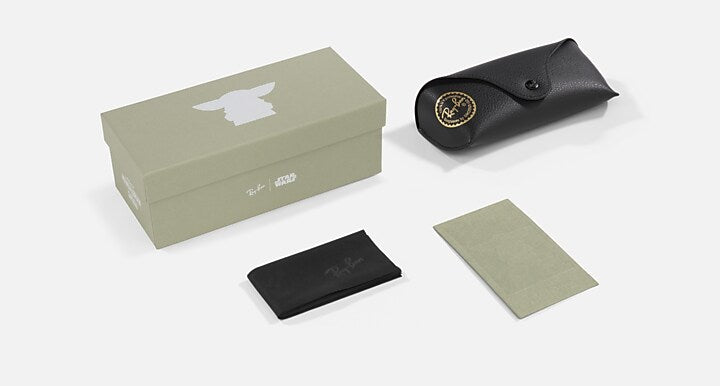 Ray-Ban RAY-BAN STAR WARS™ – GROGU MEGA WAYFARER II Beige with Green Solid Color lenses - Packaging
